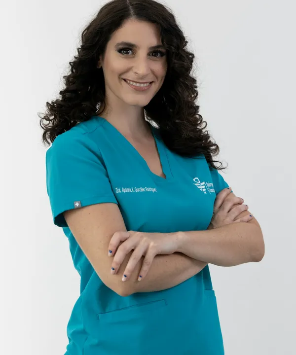 Dra. Valentina Rojas con uniforme turquesa
